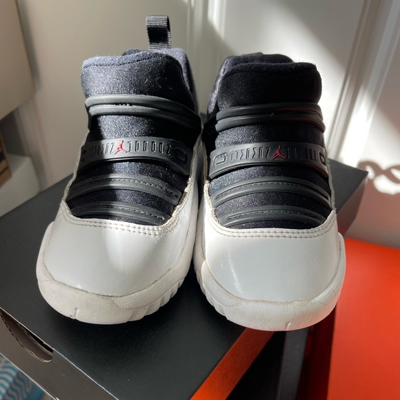 Jordan size 8c - Picture 4 of 5